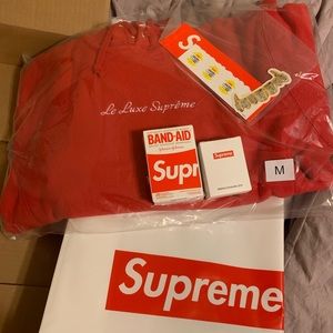 Supreme hoodie